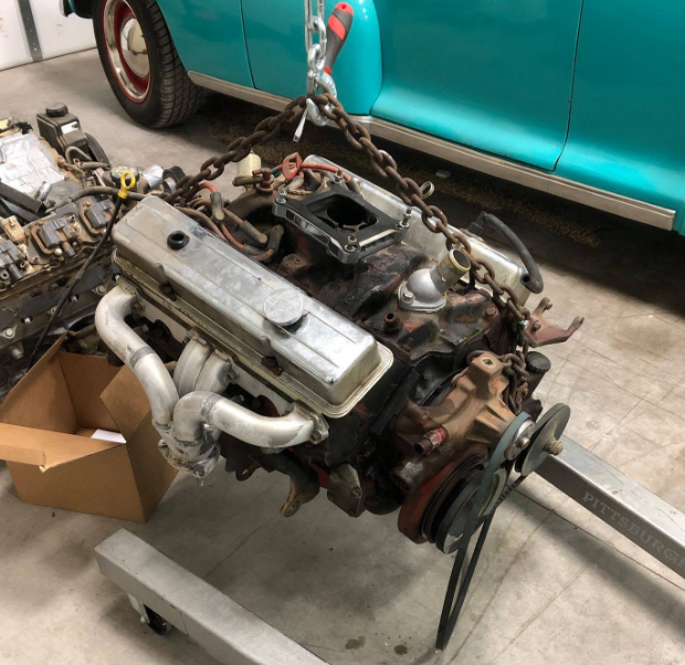 Engine mounted on a stand